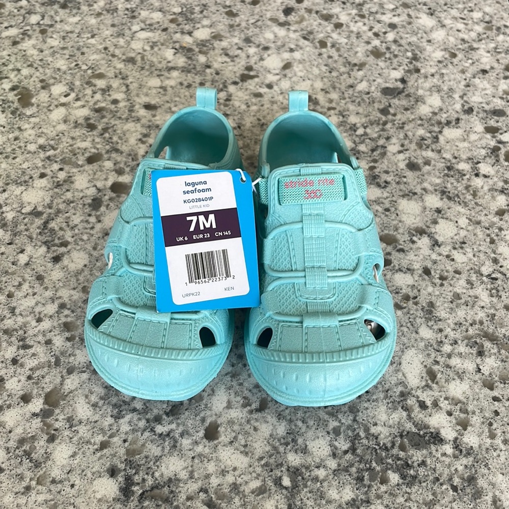Stride Rite Size 7 girls summer sandal.